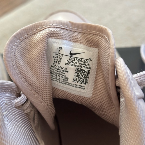 Size 7 Nike Women’s AF1 HI UT 2.0 - Picture 7 of 8